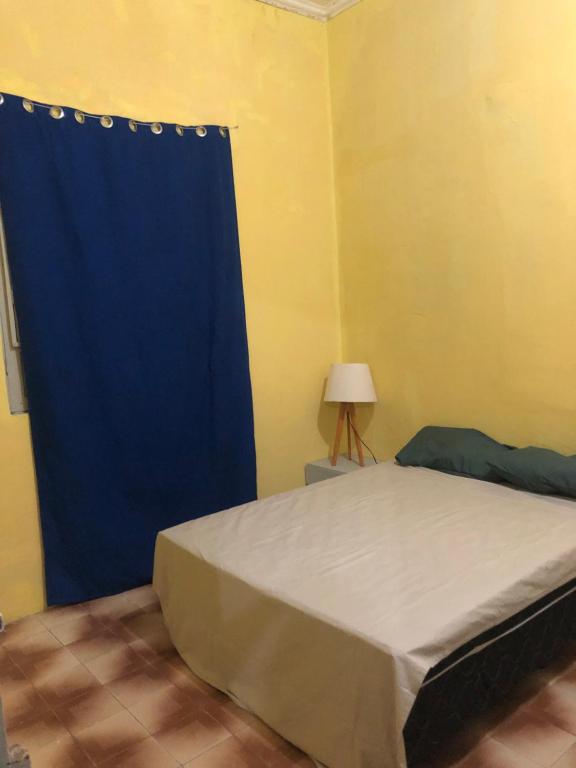 En eller flere senge i et værelse på Hostel Farol De Olinda