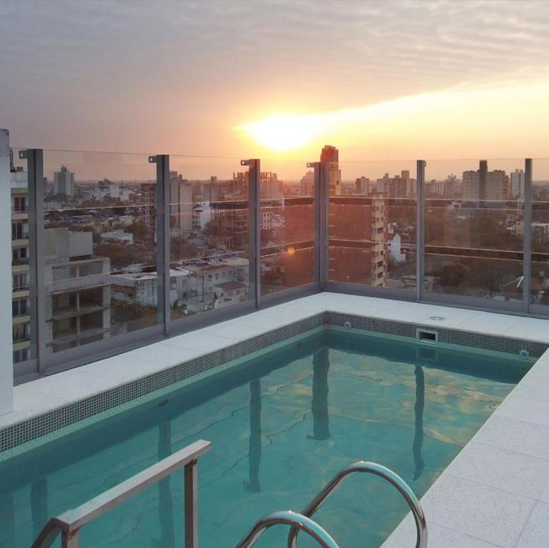 Swimmingpoolen hos eller tæt på Departamento amplio con cochera, Av Sarmiento 645