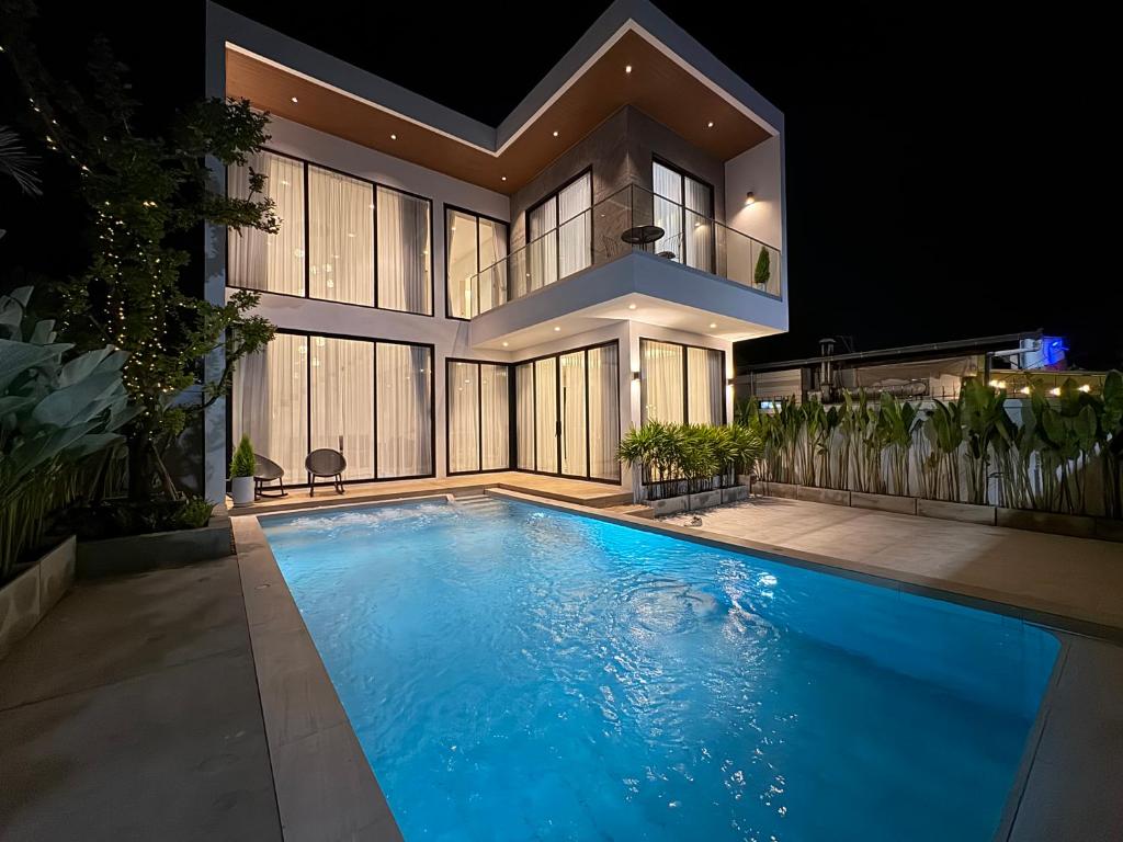 Brand New Modern Pattaya Pool Villa near Walking street, Pattaya South ...