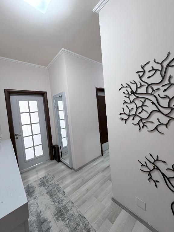 a white room with a wall with a painting on it at Downtown Apartment in Korçë
