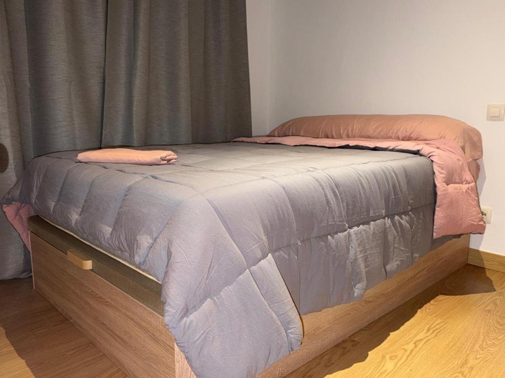 En eller flere senge i et værelse på Apartament H&C