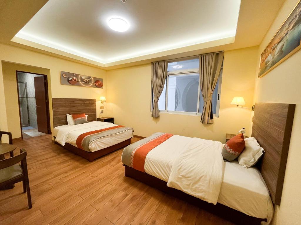 En eller flere senge i et værelse på SM HOTEL Plus