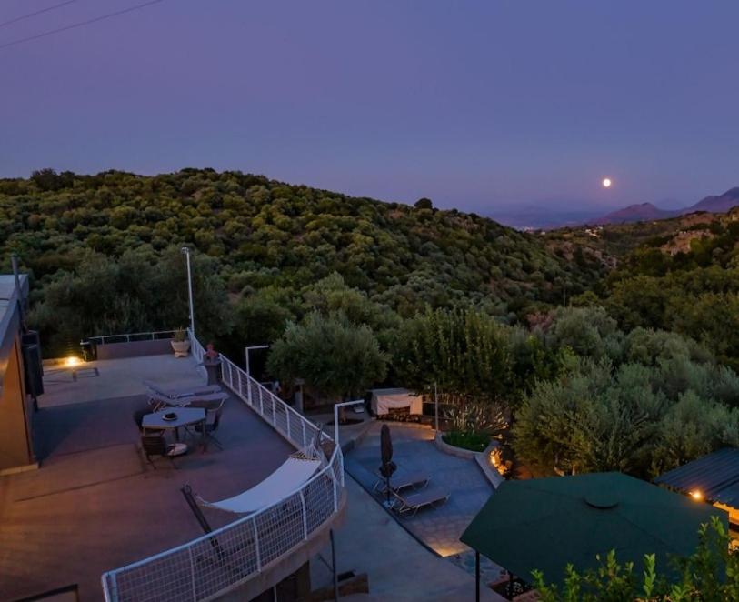 En generel udsigt til bjerge eller udsigt til bjerge taget fra feriehuset