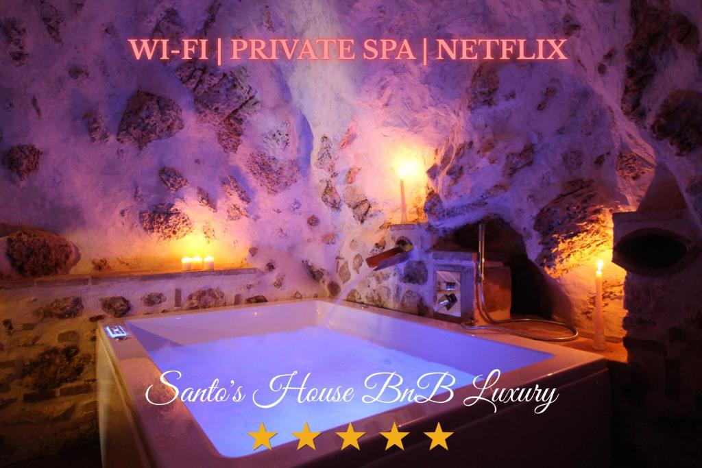 Billede fra billedgalleriet på Santo'S House Luxury - idromassaggio e doccia emozionale i Santo Stefano di Sessanio
