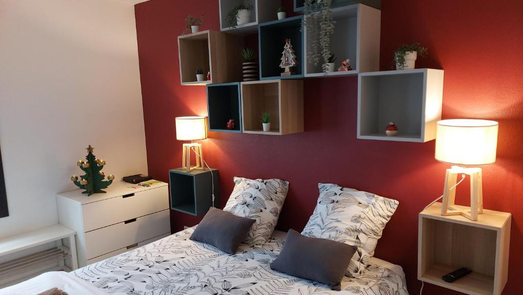 En eller flere senge i et værelse på La petite tuilerie d Eguisheim