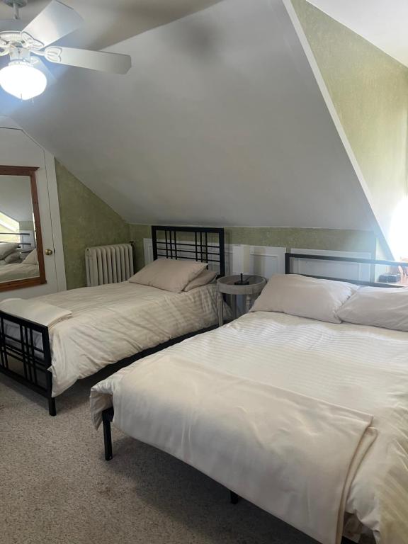 Admiral Peary Inn photo