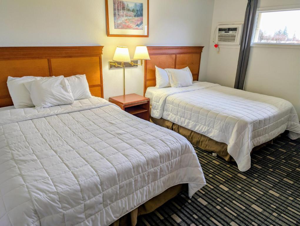 Ponderosa Motel - Queen Room With Two Queen Beds - No Pets