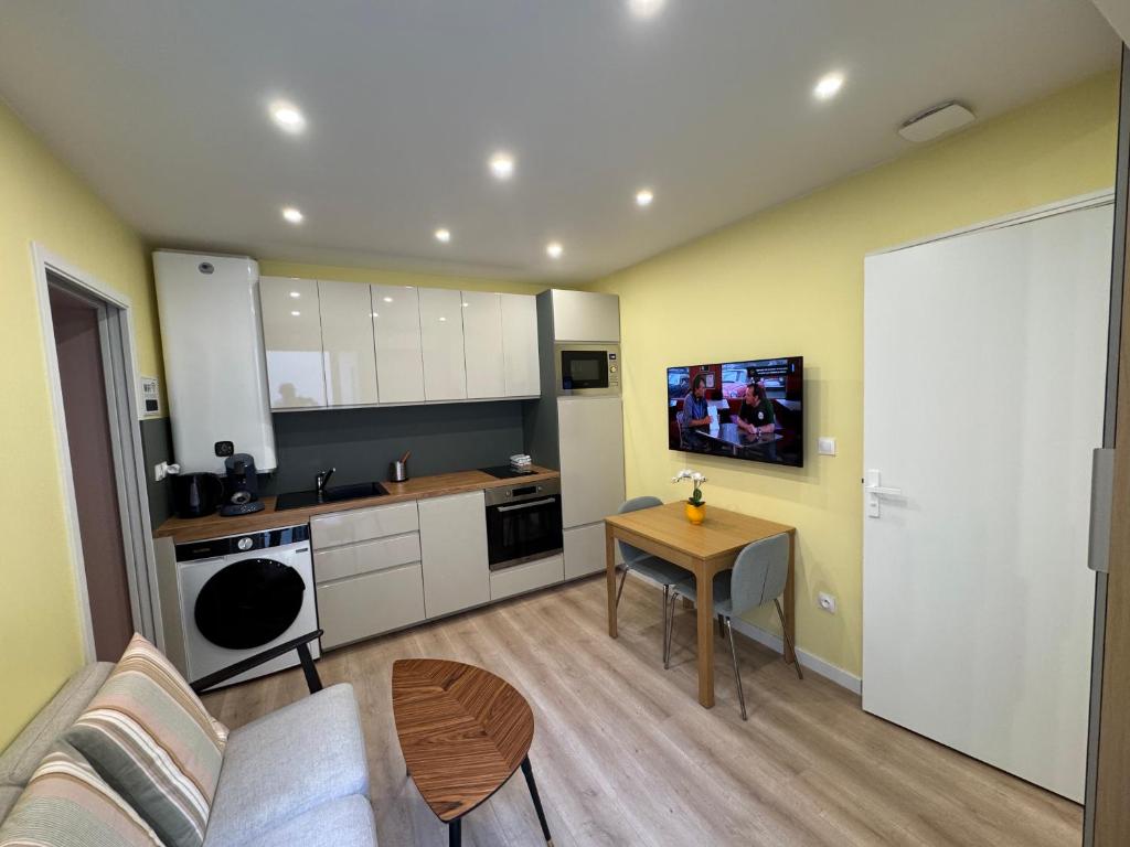 Studio 23m2 climatisé-Parking privé - Lycée Roosevelt - Arena - Gare