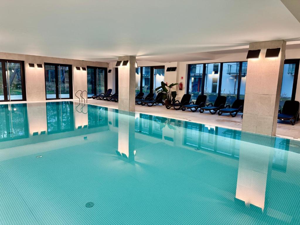 Swimmingpoolen hos eller tæt på Rezydencja Niechorze 324 z Basenem, Sauną, Jacuzzi, przy samej PLAŻY - 5D Apartments - 5D Apartamenty