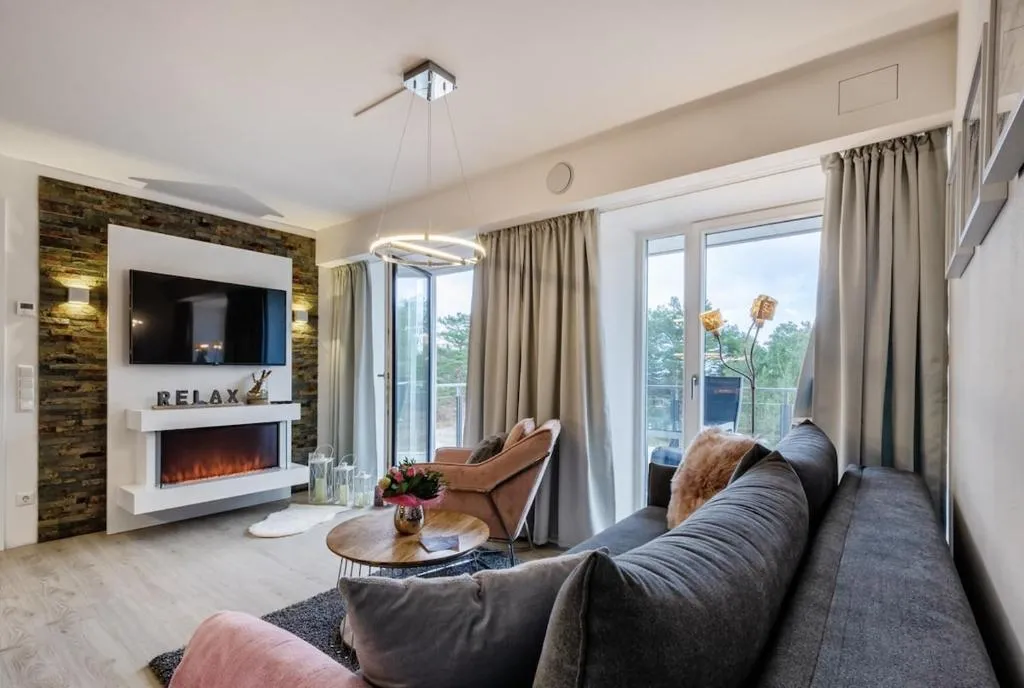 Stylische FeWo direkt am Strand mit Balkon und saisonalem Strandkorb