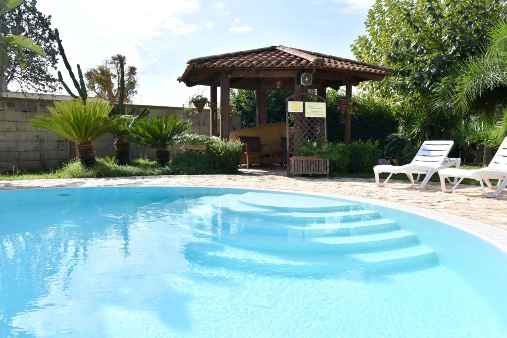 Basen w obiekcie B&B Villa Anastasia Club lub w pobliżu