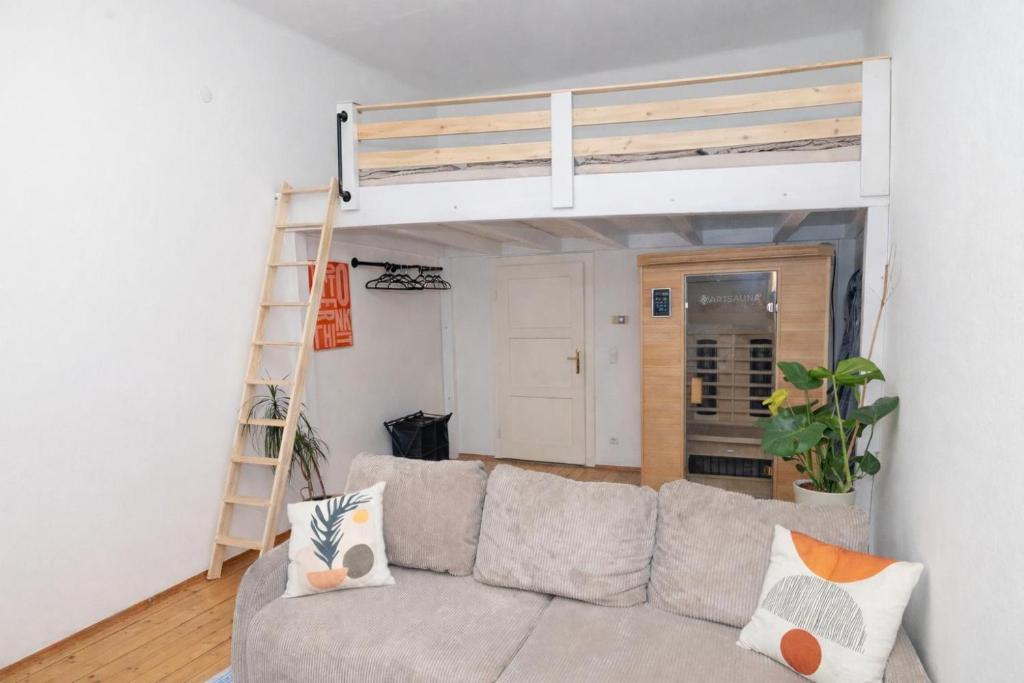 Khu vực ghế ngồi tại Stylish Old Town Apartment with Infrared Sauna