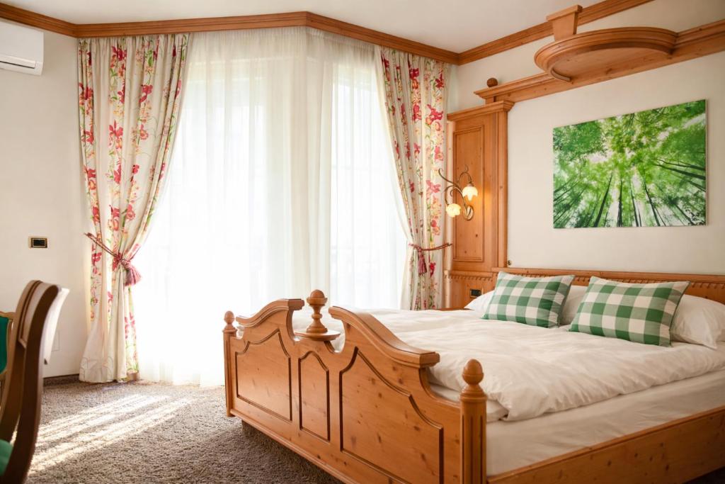 Hotel Comfort Erica Dolomiti Val d'Adige - Habitación Doble Deluxe Con Balcón