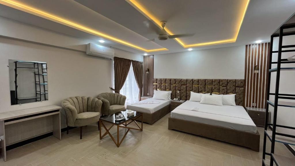 En eller flere senge i et værelse på The Guest House Islamabad