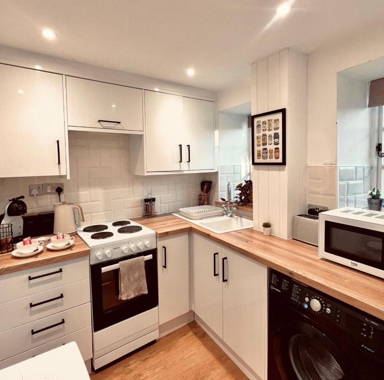 Kuchyň nebo kuchyňský kout v ubytování Foundry Cottage, Duke St Norwich, City Centre