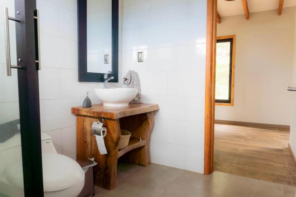 Koupelna v ubytování Casa para 12 personas frente a playa Cardonal