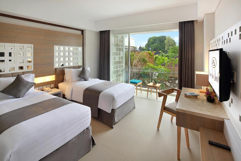 Jimbaran Bay Beach Resort and Spa by Prabhu - Panyembrahma上级双室或阳台的双子室