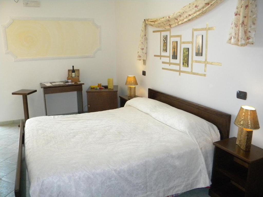 A bed or beds in a room at H.H.Le Palme