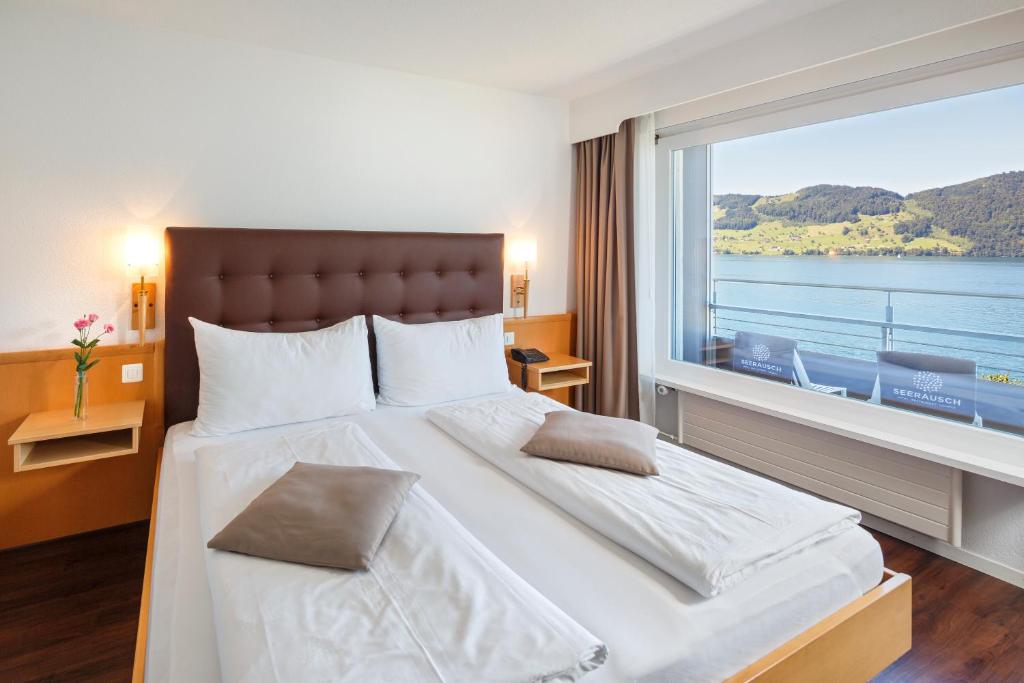 Postel nebo postele na pokoji v ubytování Seerausch Swiss Quality Hotel