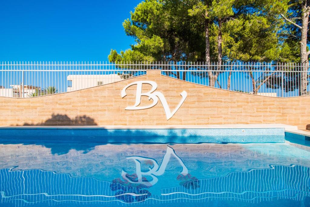 The swimming pool at or close to Hotel Baviera