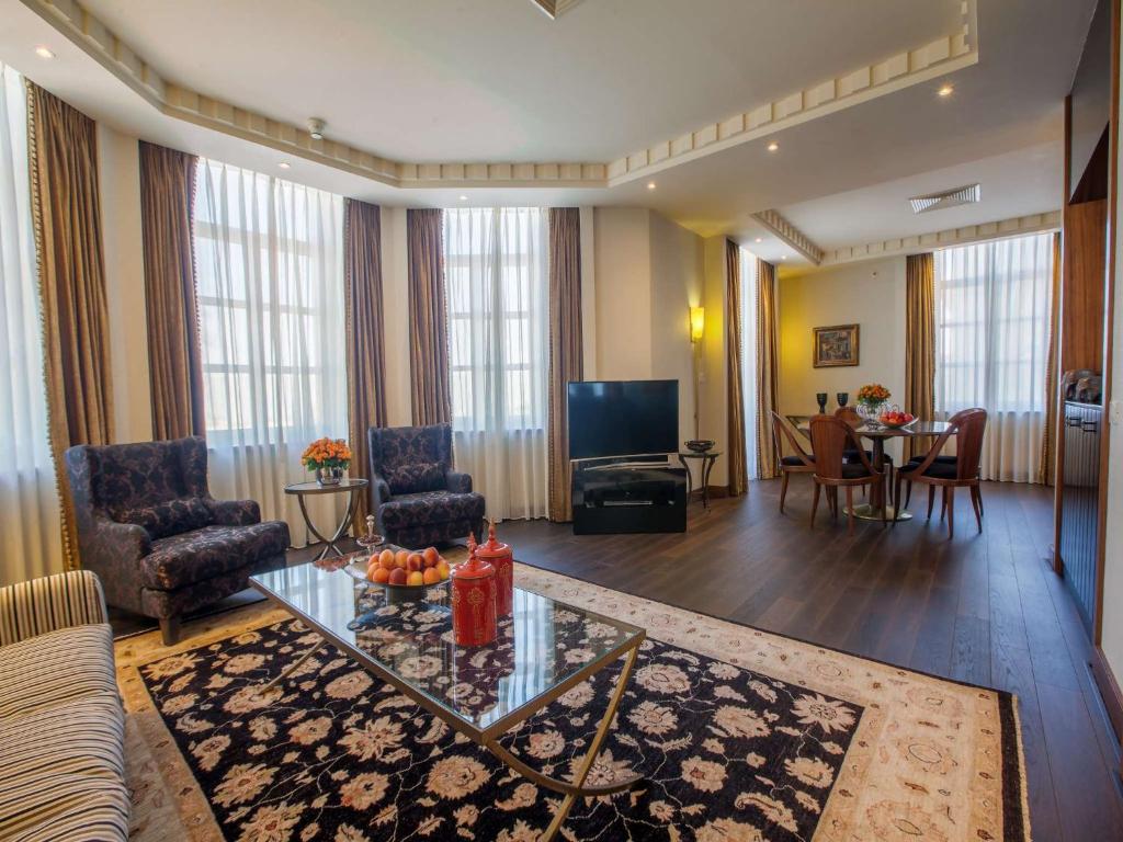 TV a/nebo společenská místnost v ubytování King David Hotel Jerusalem