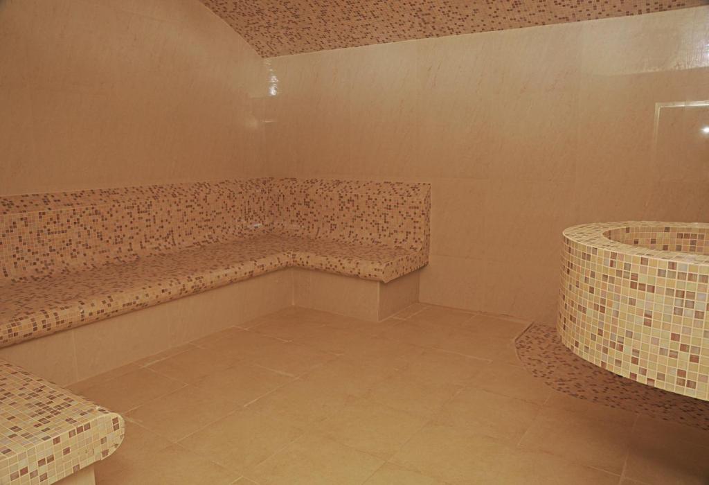 A bathroom at Corp Executive Hotel Doha Suites