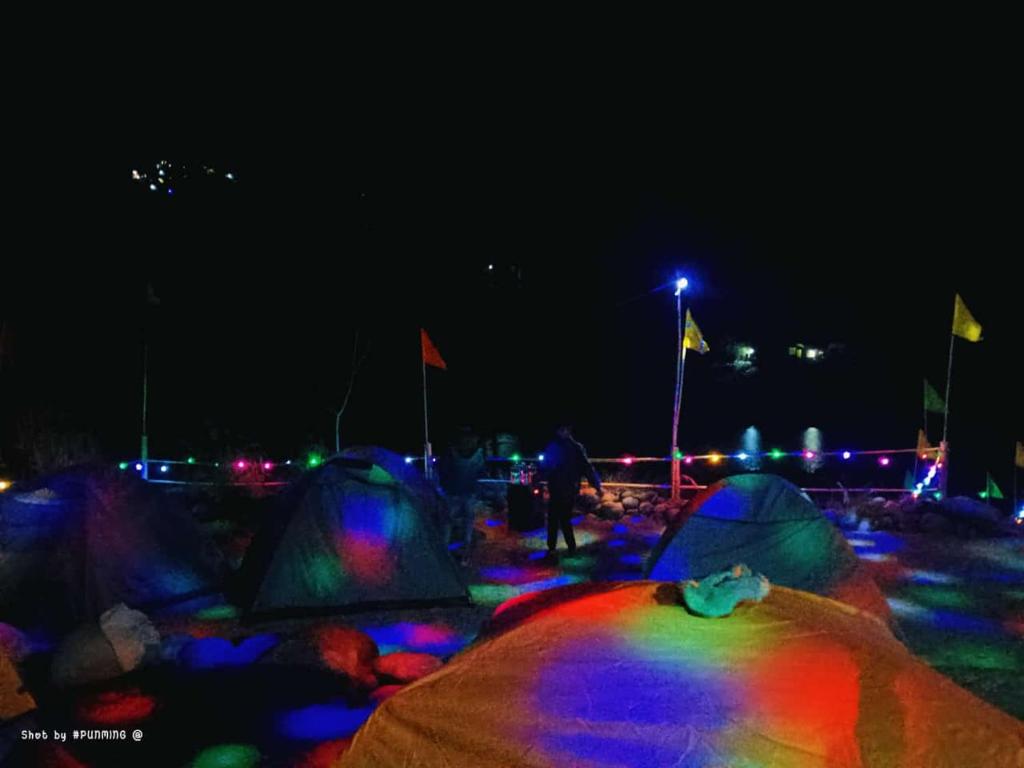 Gallery image of Gil's Ryngksai Riverside Camping in Dawki