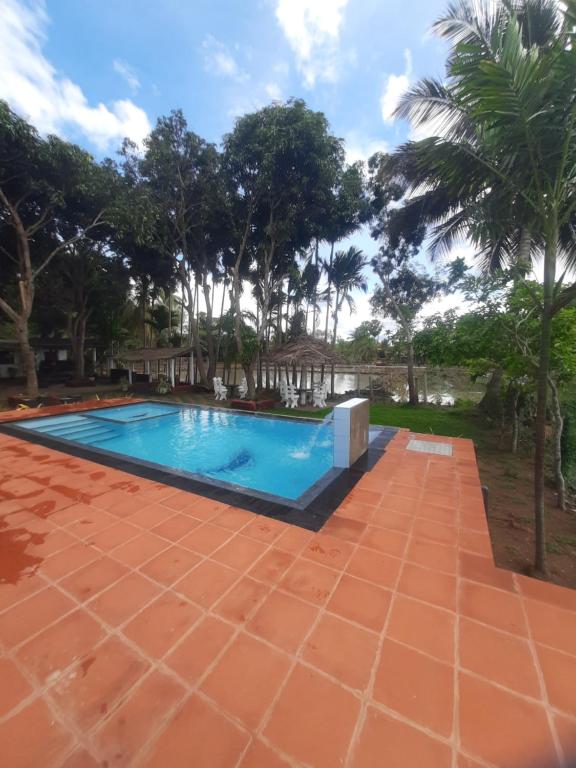 Swimmingpoolen hos eller tæt på MR Tourist Hotel