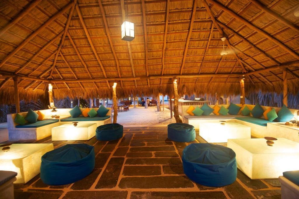 Restaurace v ubytování Dolphin Beach Resort