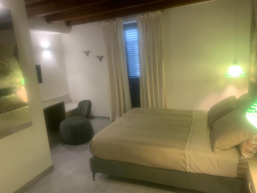 Giường trong phòng chung tại Amerina Apartments