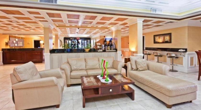 Posezení v ubytování HOLIDAY INN EXPRESS RINGGOLD (CHATTANOOGA AREA) By IHG