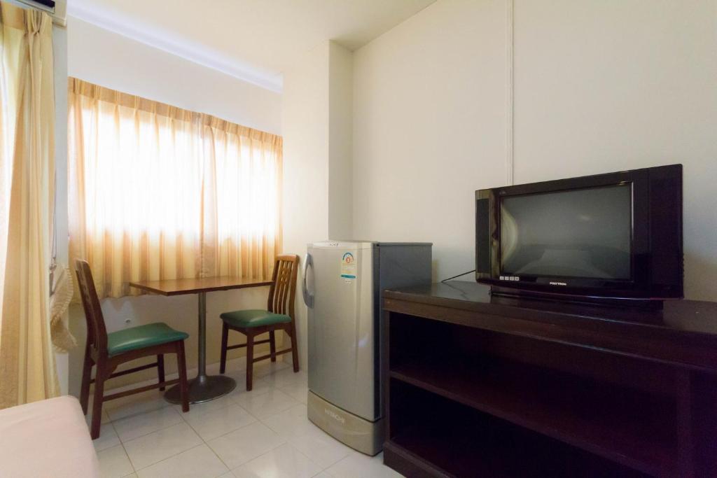 TV a/nebo společenská místnost v ubytování Mont Talay Hotel