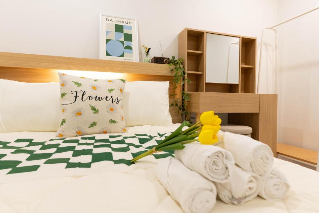 a bedroom with a bed with towels on it at 루미에르h호텔 in Seoul