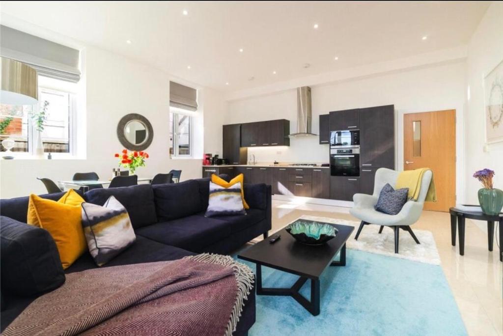 2 Bed, parking, 22mins-Central London, 15mins-LHR, Iver (preços ...