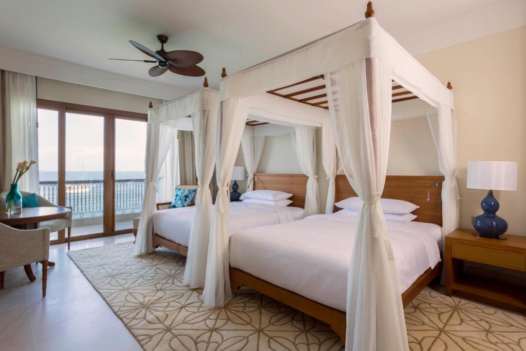 Deluxe Twin Room with Balcony