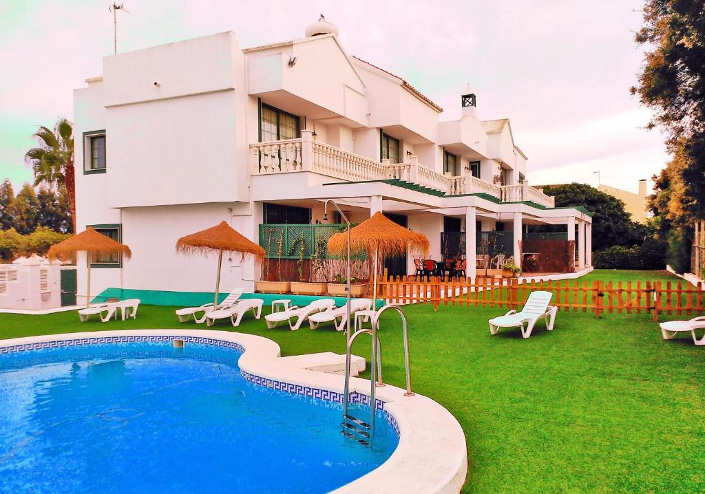 Bazén v ubytovaní Roquetas Beach and Playa Serena Golf Village alebo v jeho blízkosti