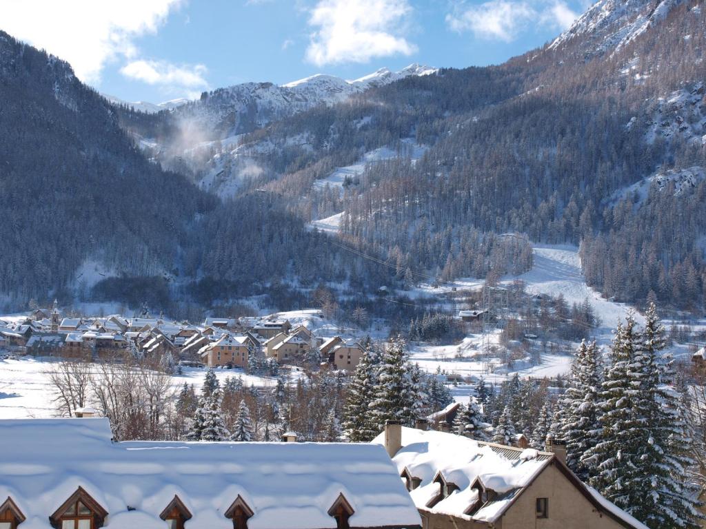 a village covered in snow with mountains in the background at les gentianes in La Salle Les Alpes