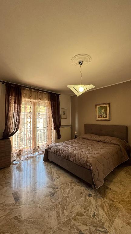 En eller flere senge i et værelse på Emilia Tre camera in appartamento bagno privato