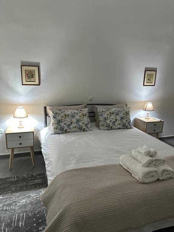 Giường trong phòng chung tại Olivia 42