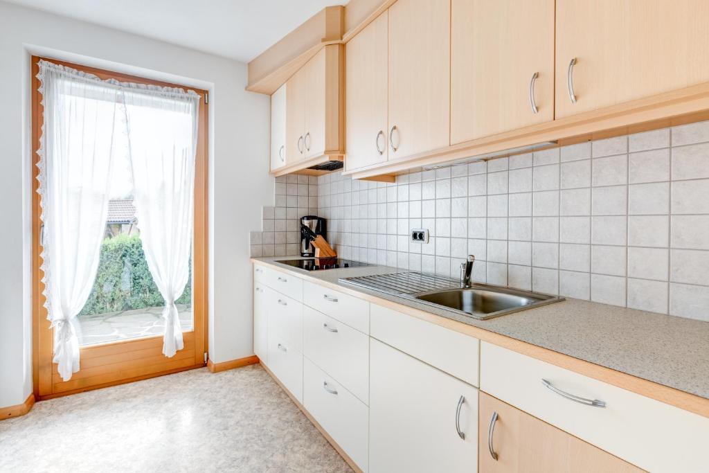 Kuchyň nebo kuchyňský kout v ubytování Pension Haus am See