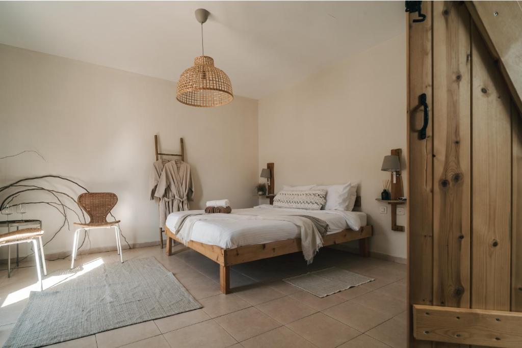 a bedroom with a bed and a chair in it at DESERT Ezuz in ‘Ezuz