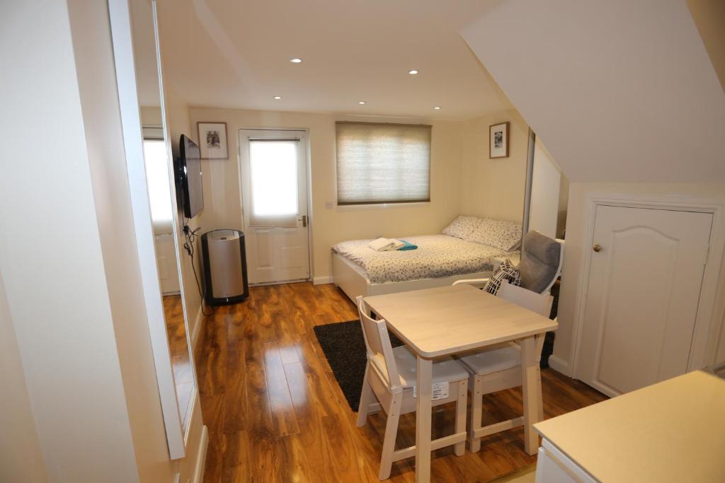 Apartment Amazing Abbeywood Station, London 3 Beds House, Abbey Wood