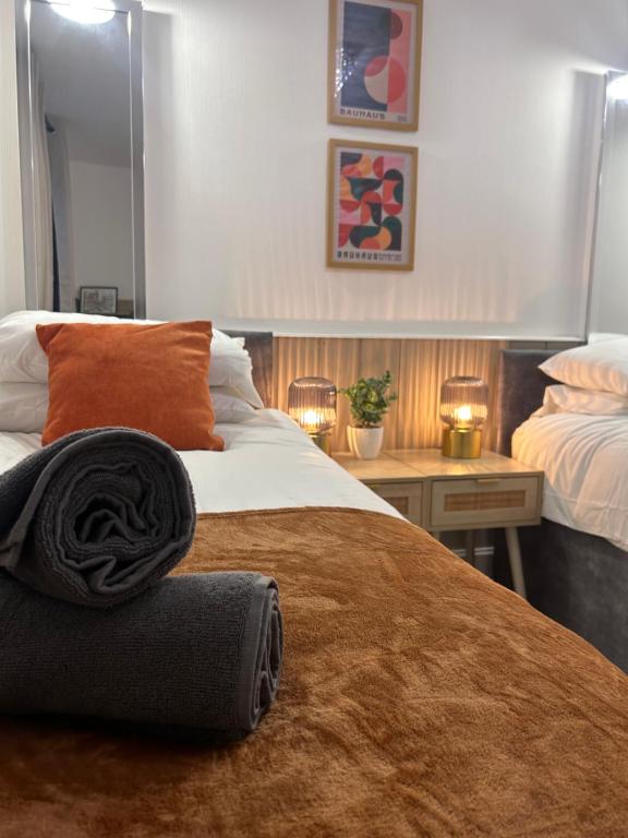 Postel nebo postele na pokoji v ubytování Churchill Apartment- 4 Beds- Free Parking- Near NEC BHX & HS2