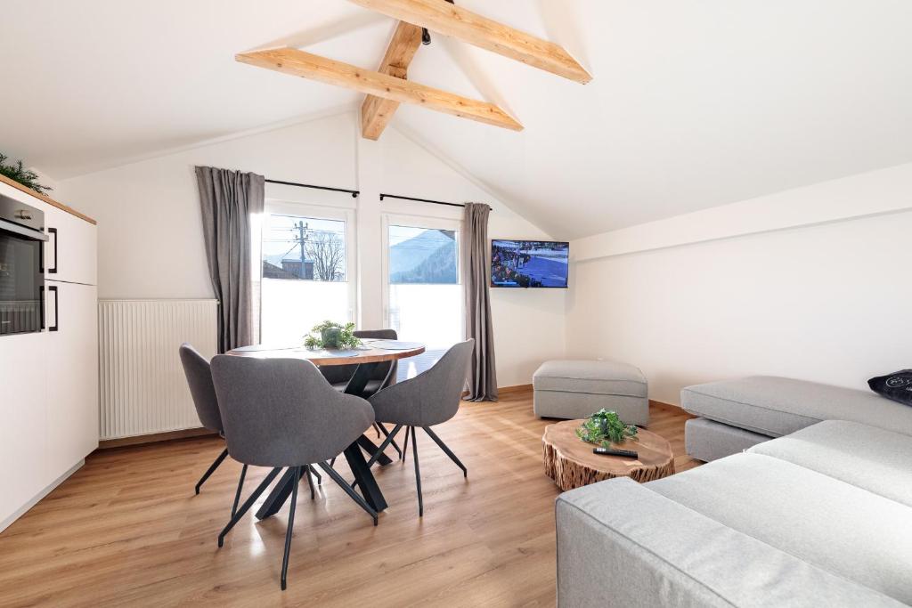 a living room with a table and a couch at Heu22 Heuboden in Farchant