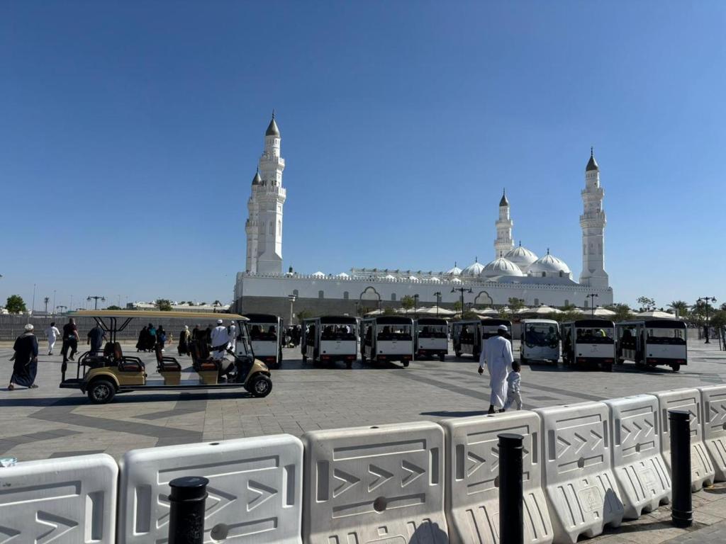 a group of buses parked in a parking lot at قمرة قباء Quba moon4 in Medina