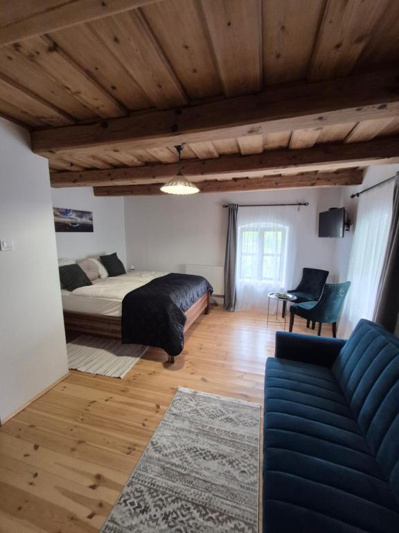 Giường trong phòng chung tại NeuHaus Apartman