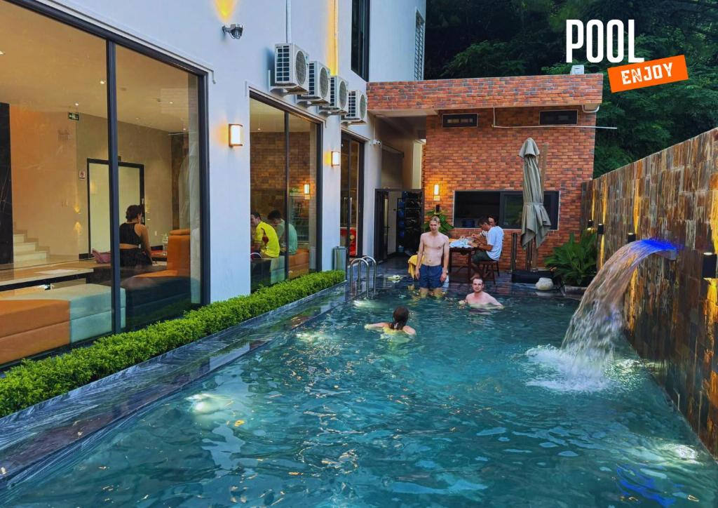 Hồ bơi trong/gần Ha Giang Hostel