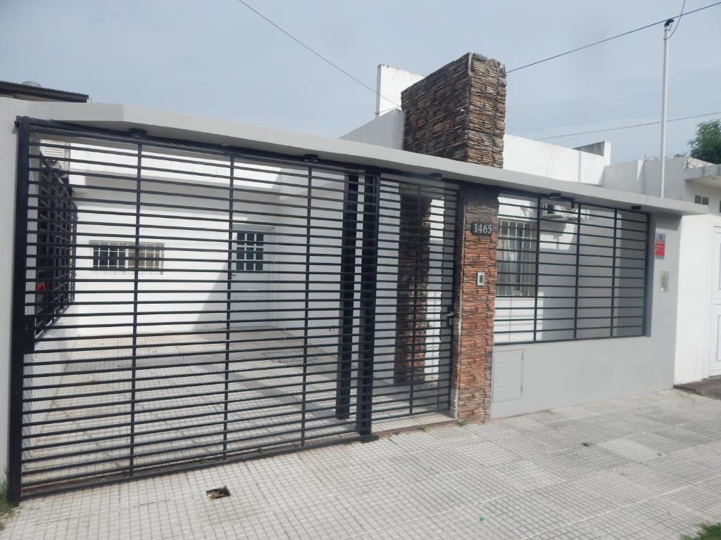 a garage door with metal gates on a building at San Cayetano in Paraná