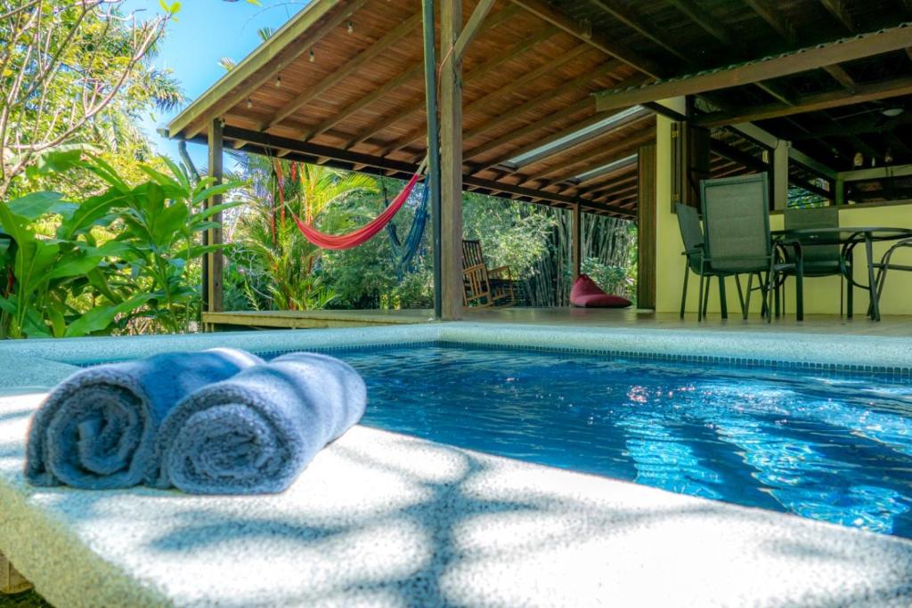 Bazén v ubytování Casa Mil Flores nebo v jeho okolí