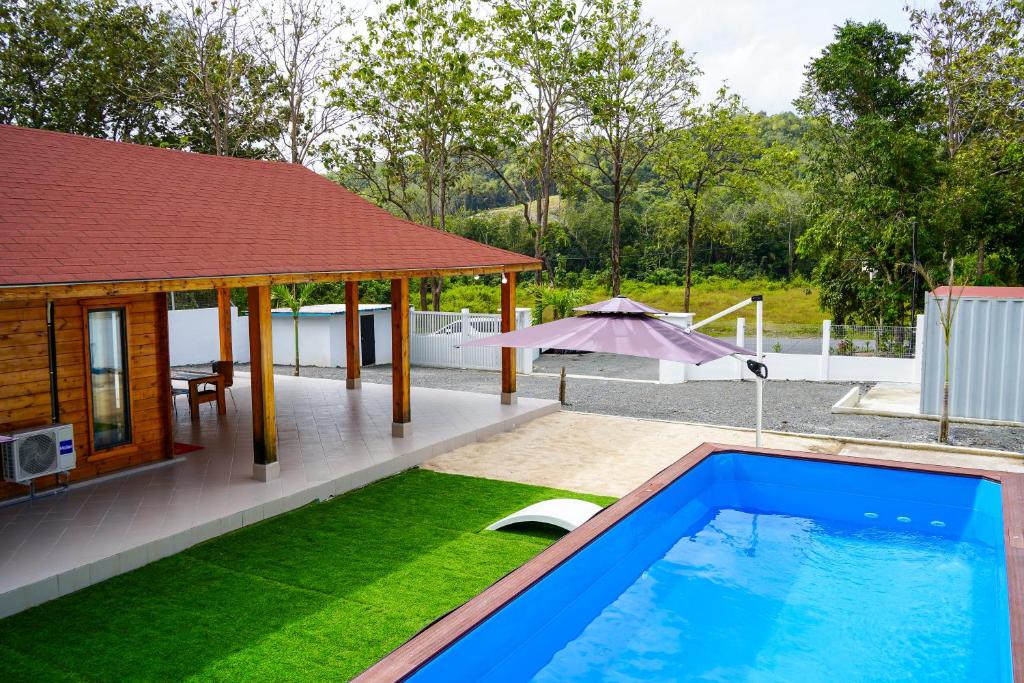 Hồ bơi trong/gần Moonking Chalet